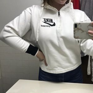 Nike Women’s Sportswear Cropped Hoodie (white)